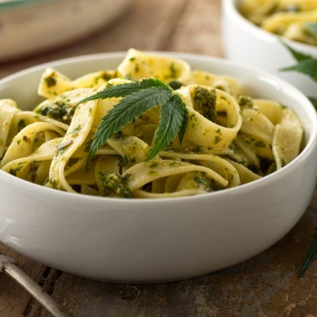 طريقة عمل مكرونة لينجويني بالبيستو