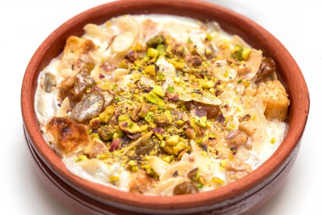 طريقة عمل أم علي بعجينة البف بيستري