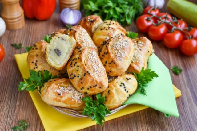 طريقة عمل معجنات الجبن والبطاطس