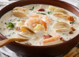 طريقة عمل شوربة ثمار البحر بالكريمة