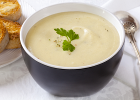 طريقة عمل شوربة البطاطس بالحليب