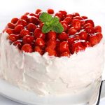 طريقة عمل كيك عيد الأم بالفراولة