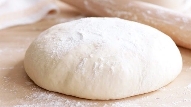 طريقة عمل عجينة البيتزا باللبن