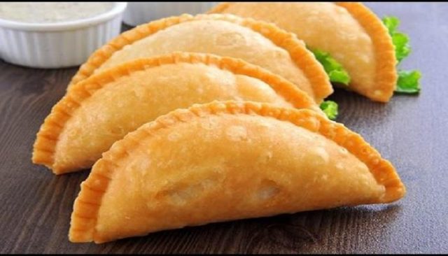 طريقة عمل السمبوسة بحشوة الجبنة النابلسية