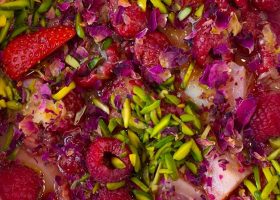 طريقة عمل مهلبية بالفواكة والورد