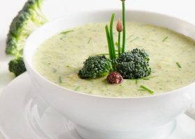 طريقة عمل شوربه بروكلي مع الكريمه