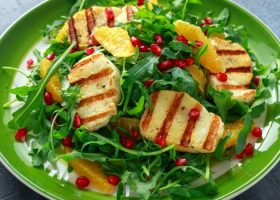 طريقة عمل سلطة جبن الحلوم بالعسل للرجيم