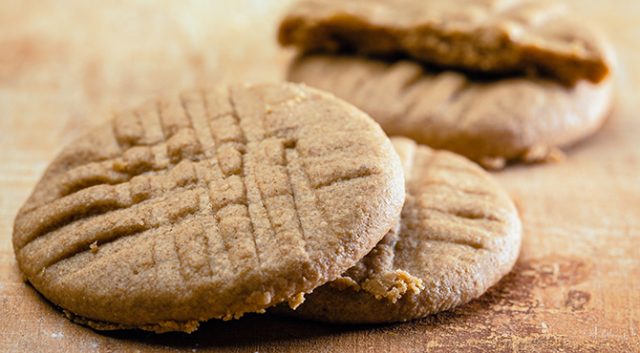 طريقة عمل بسكويت زبدة الفول السوداني