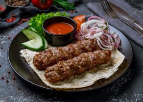 طريقة عمل كباب متبل مشوي في الفرن