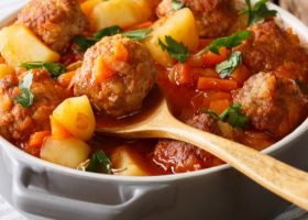 طريقة عمل ايدام كرات الكفتة بالخضار