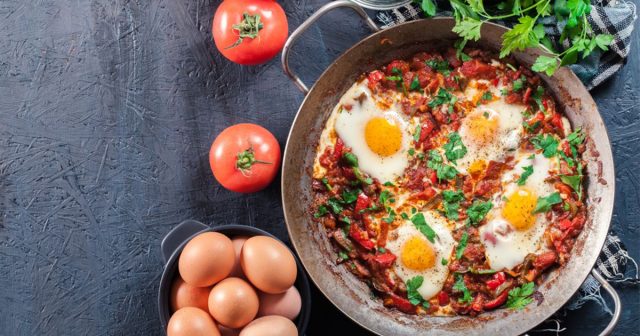 طريقة عمل شكشوكة ببيض عيون