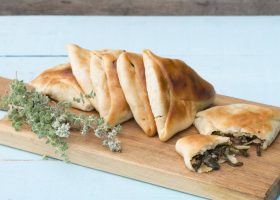 طريقة عمل مناقيش سبانخ