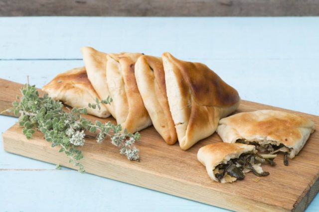 طريقة عمل مناقيش سبانخ