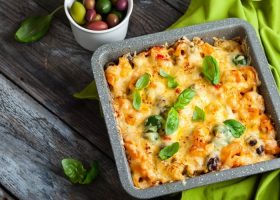 طريقة عمل مكرونة بالجبنة والبقدونس بالفرن