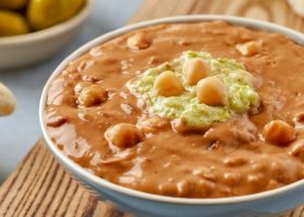 طريقة عمل فول مدمس بالطحينة للسحور