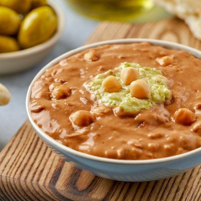 طريقة عمل فول مدمس بالطحينة للسحور