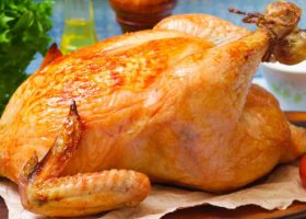 طريقة عمل دجاج محشي مكرونة