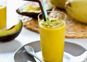 طريقة عمل عصير افوكادو ومانجو
