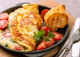 طريقة عمل العجة بالخضار