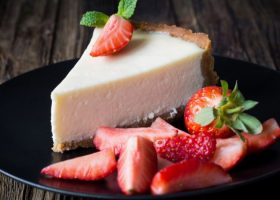 طريقة عمل تشيز كيك الزبادي بدون بيض