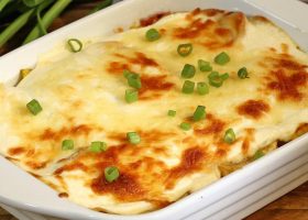 طريقة عمل صينية رز بالدجاج والقشطه والجبن