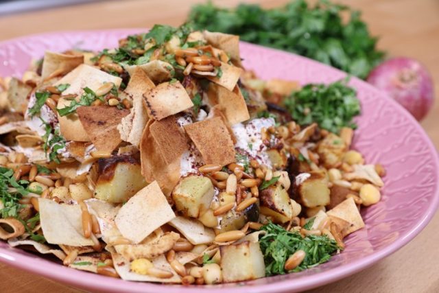 طريقة عمل فتة الباذنجان بالبطاطس