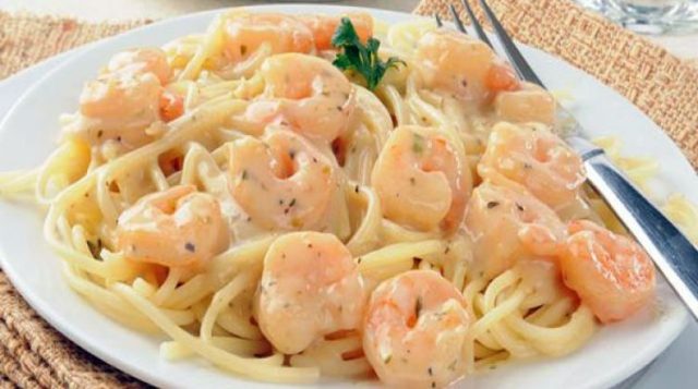 طريقة عمل مكرونة بالجمبرى والصوص الابيض