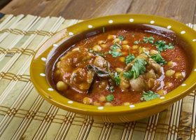 طريقة عمل الدجاج بالحمص والبرغل