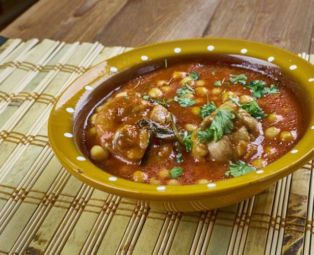 طريقة عمل الدجاج بالحمص والبرغل