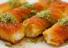 طريقة عمل اصابع الكنافة بالقشطة