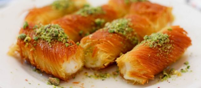 طريقة عمل اصابع الكنافة بالقشطة