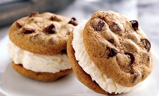 طريقة عمل ايس كريم البسكويت