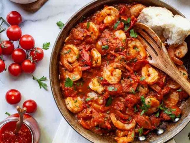 طريقة عمل طاجن الجمبري بالصلصة والثوم