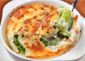 طريقة عمل صينية خضار بالقشطة والجبنة