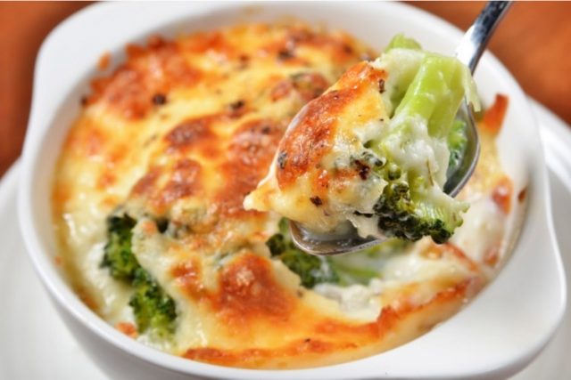 طريقة عمل صينية خضار بالقشطة والجبنة