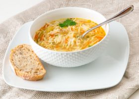 طريقة عمل شوربة الشعيرية بالجزر