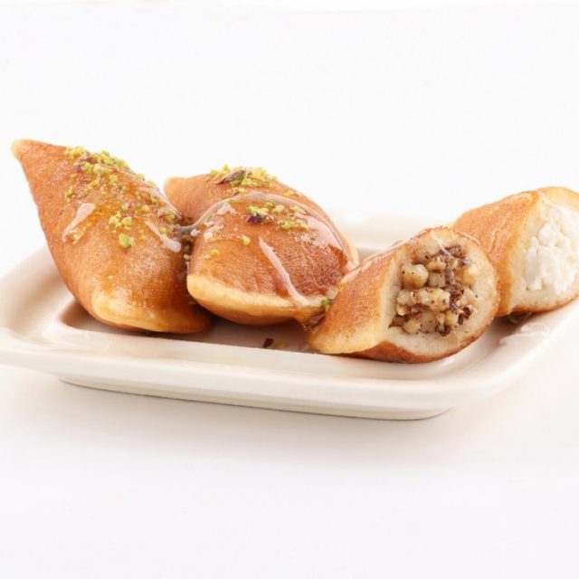 طريقة عمل قطايف بالجوز والقرفة