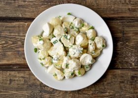 طريقة عمل سلطة البطاطس السهلة