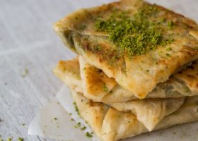 طريقة عمل مطبق حلو بالفستق الحلبي