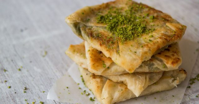 طريقة عمل مطبق حلو بالفستق الحلبي