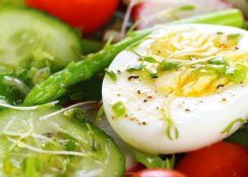 طريقة عمل سلطة الجرجير بالبيض