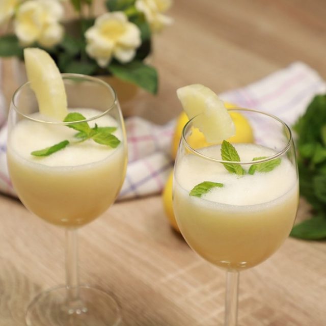 طريقة عمل عصير الليموناضة بالأناناس