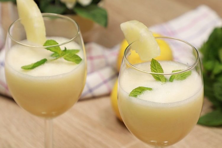 طريقة عمل عصير الليموناضة بالأناناس