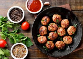 طريقة عمل كرات اللحم المحمر بالباربيكيو صوص