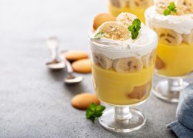 طريقة عمل كاسترد بالفواكة والبسكويت