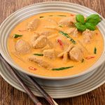 طريقة عمل شوربة الدجاج التايلندية بالكاري