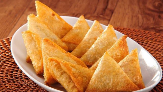 طريقة عمل سمبوسة الجبن والأعشاب