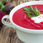 طريقة عمل شوربة الشمندر بالكريمة والكراث