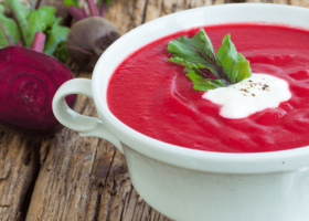 طريقة عمل شوربة الشمندر بالكريمة والكراث