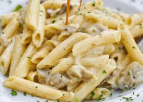 طريقة عمل باستا بيضاء بالدجاج